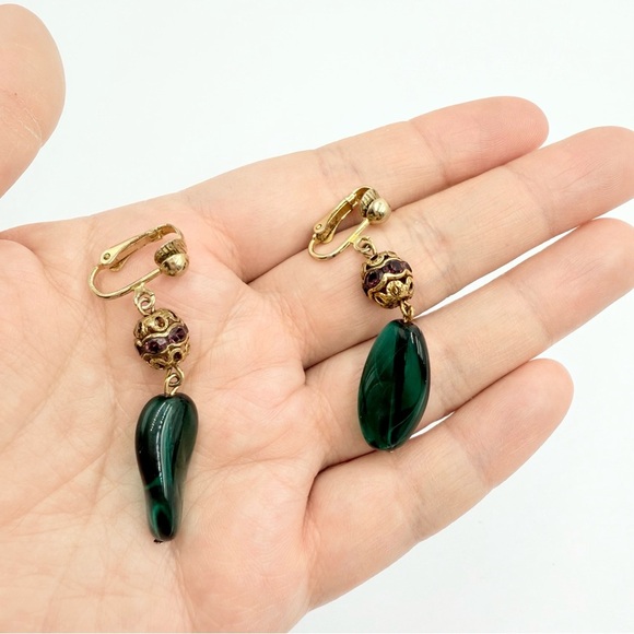 Rare Vintage Gold Tone with Emerald Green Twisted Teardrop Clip On Earrings - Picture 5 of 6